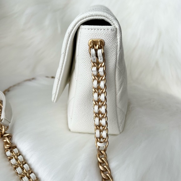 SOLD Chanel 22P Small Melody Flap - Picture 6 of 12